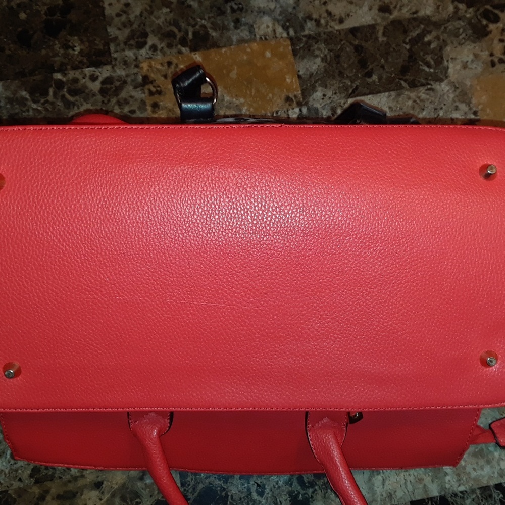 RED HANDBAG - Picture 3 of 8